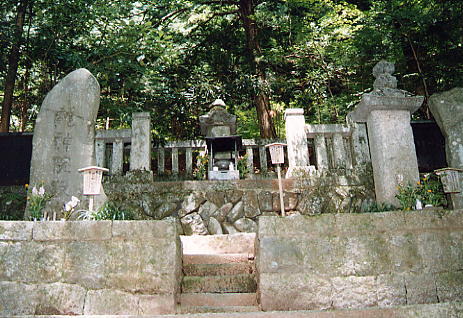 木曽義仲の墓