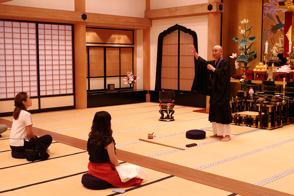 Zazen Meditation and Sutra Copying at Zenkoji’s Daikanjin Temple