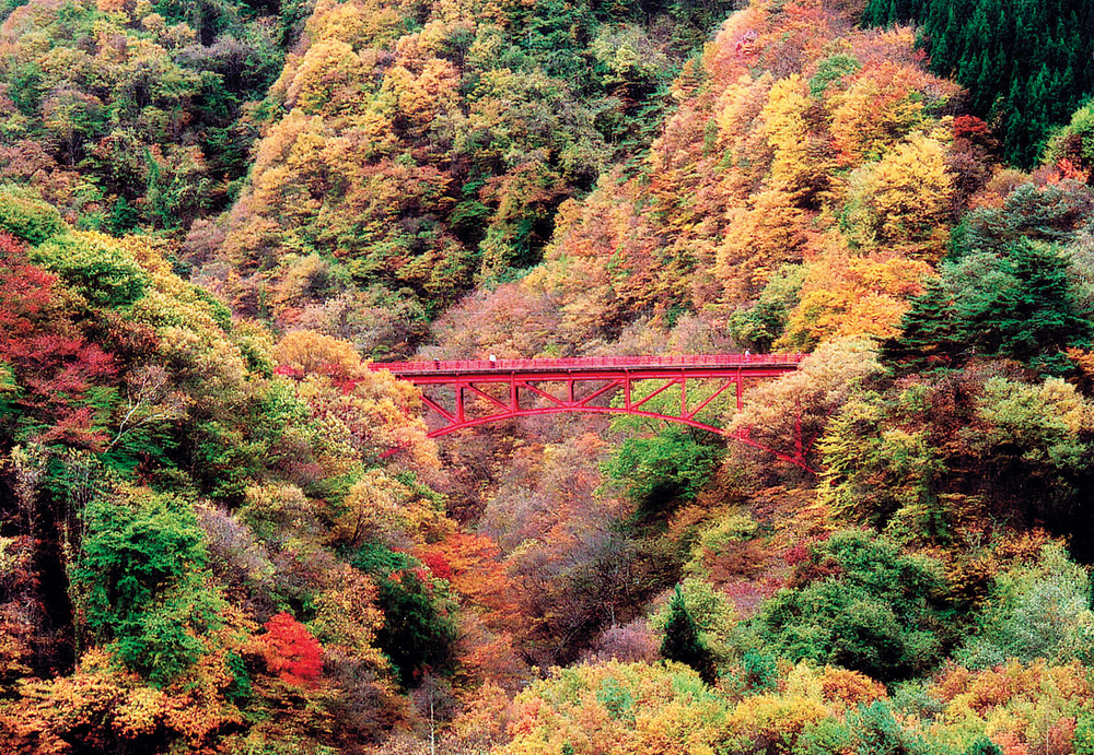 Hot Springs and Waterfalls in Matsukawa Gorge