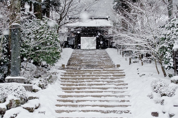 雪の定勝寺入口1