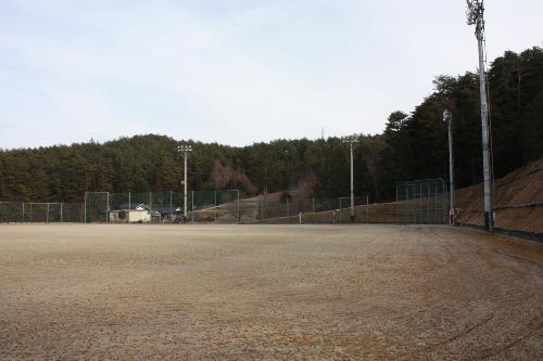 9,390平方メートル（野球1面、ソフトボール2面）の広さがあり、ナイター設備があります。