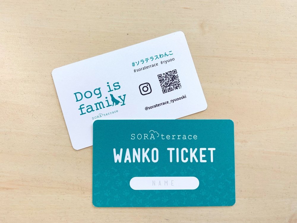 ワンちゃんと一緒にご来場いただくと、ワンちゃん専用のロープウェイ乗車チケット「WANKO TICKET」をお渡ししています。愛犬の名前をご記入いただき、ご来場の記念にお持ち帰りください。