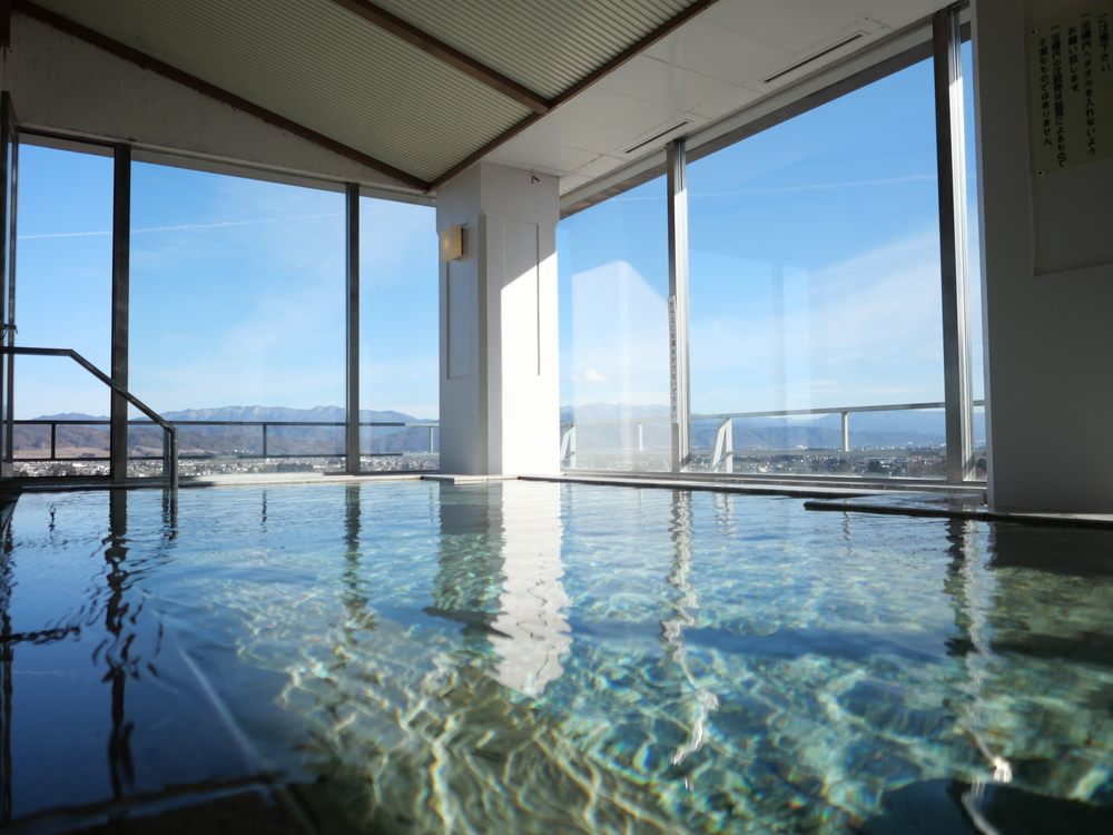 安曇野を一望できる　６階　展望温泉大浴場　