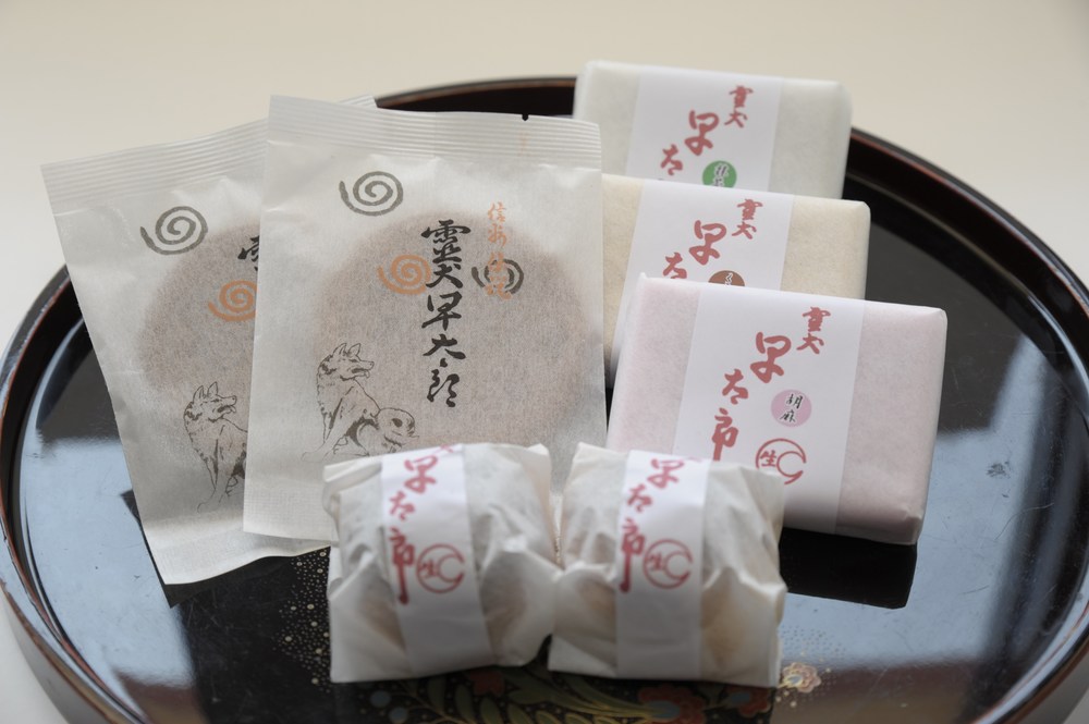 ごま・くるみ・抹茶あんの中に求肥の入った「早太郎最中」が人気商品