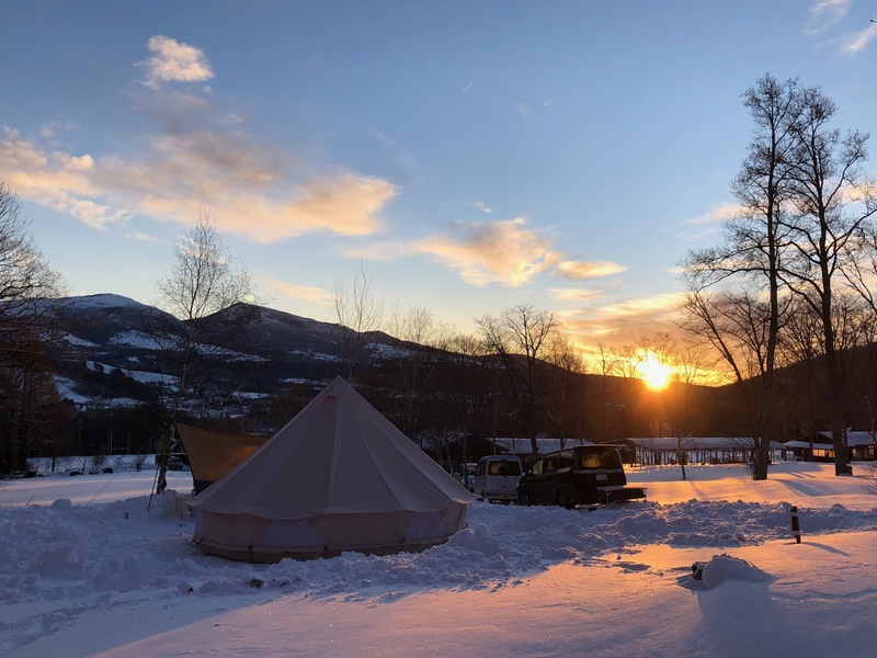 冬キャンプでの朝の光景