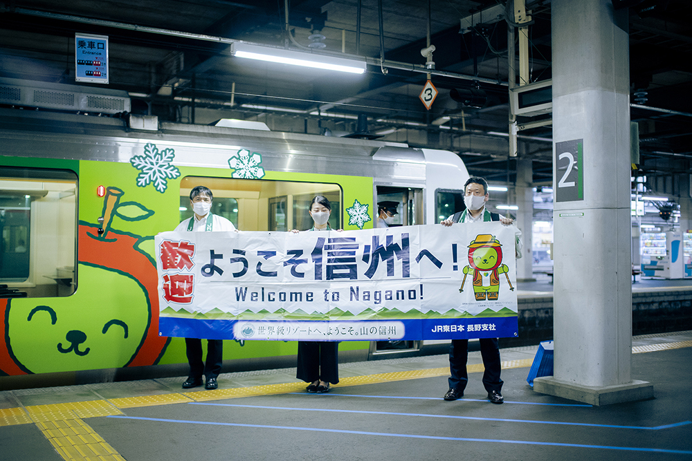 旅情誘う観光列車 ナイトビュー姨捨 で楽しむ 日本三大車窓の夜景とショートトリップ気分 体験 アクティビティ トップスライダー ピックアップ1前 トリップアイデア Go Nagano 長野県公式観光サイト