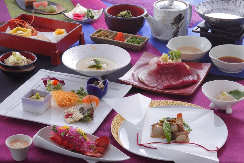 Relish creative Japanese cuisine &quot;Mikozen&quot; made of local foods in the private dining room.1