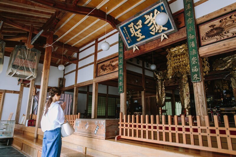 信州学海の中心道場として多くの学僧を育てていた安楽寺。事前予約で座禅体験もできます