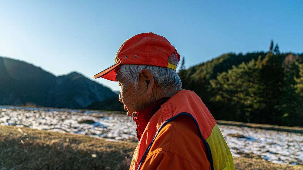 木曽で唯一の「ジビエ処理加工施設」を営む百田健二郎氏（75）上松町の国道19号沿いで「ジビエ工房木曽」を長年営む傍ら狩猟歴30年以上のベテラン猟師でもあります。1