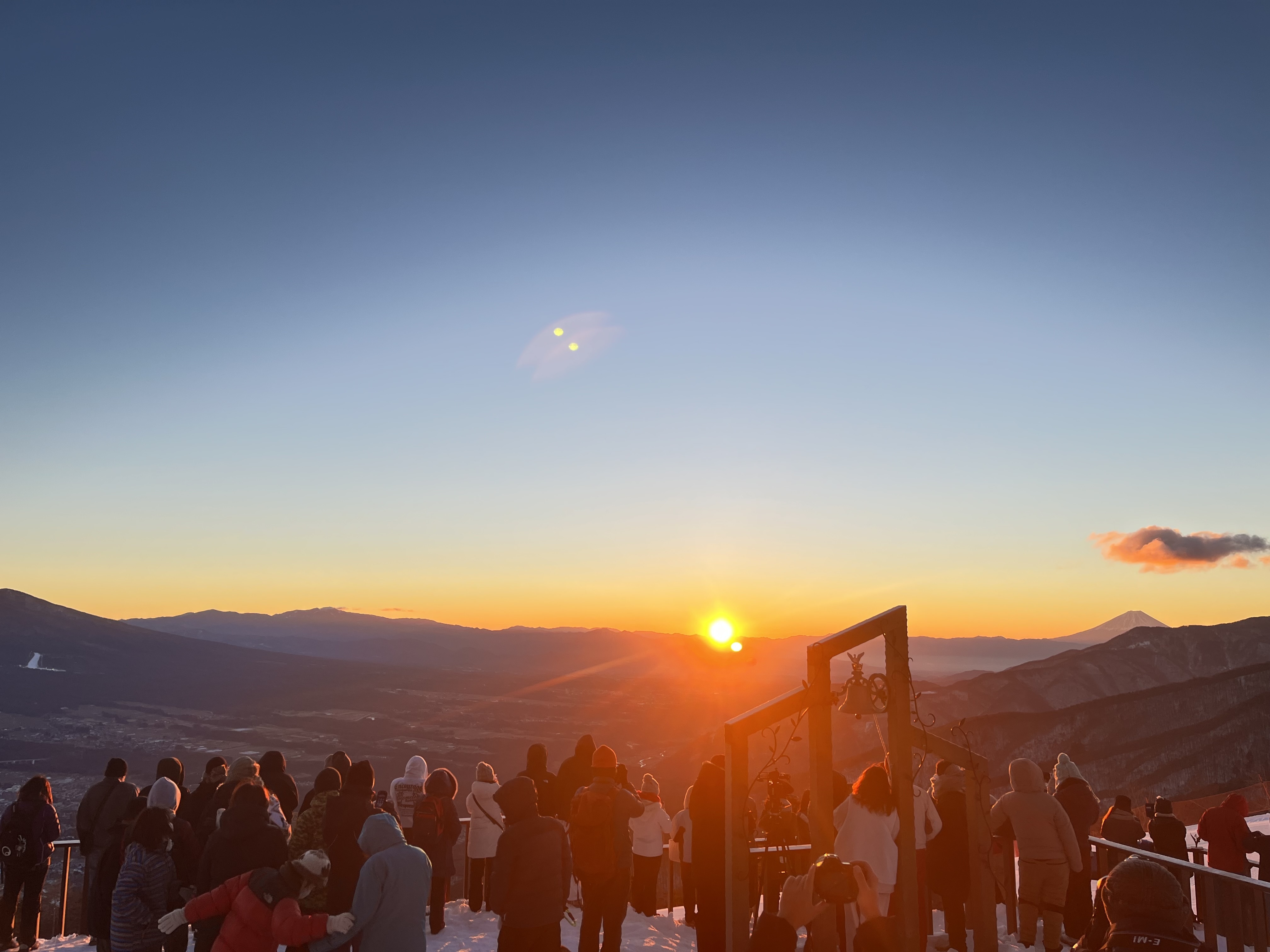 富士見パノラマリゾートの恋人の聖地八ヶ岳展望台から初日の出を拝もう。