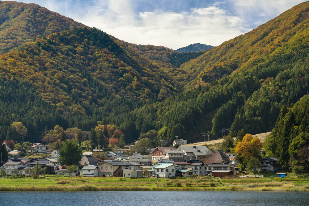 Autumn colors of Lake Nakatsuna1