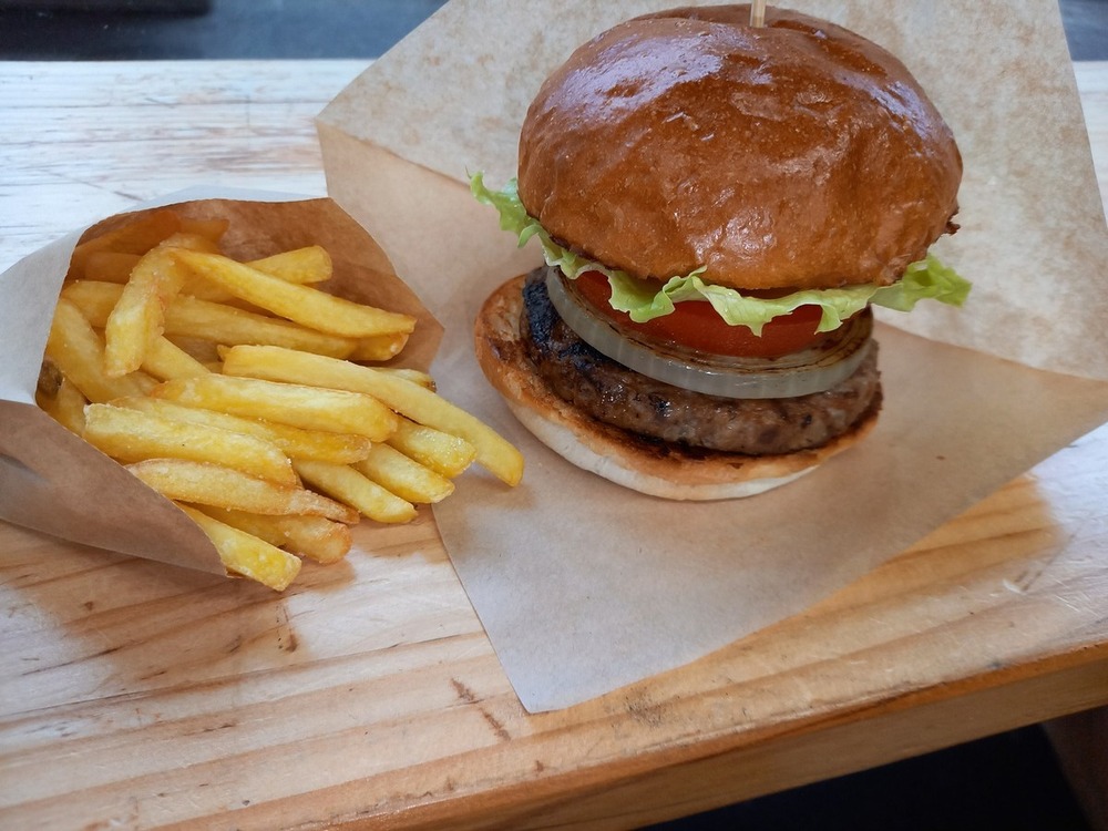 信州産ジビエバーガー【2025-26ゲレ食：飯山・野沢・志賀・長野エリア】