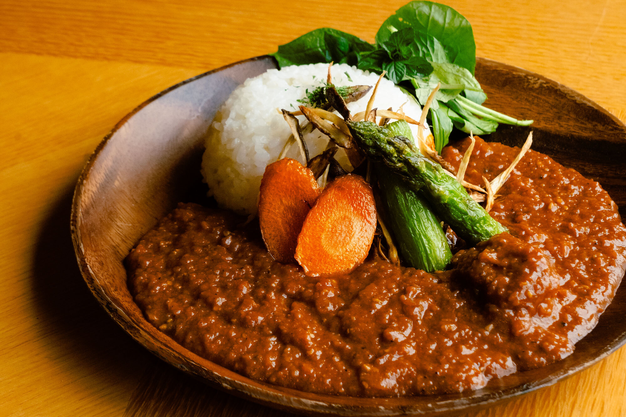 季節の地元食材と、飯山のブランド豚・みゆきポークを使ったこだわりの自家製カレー